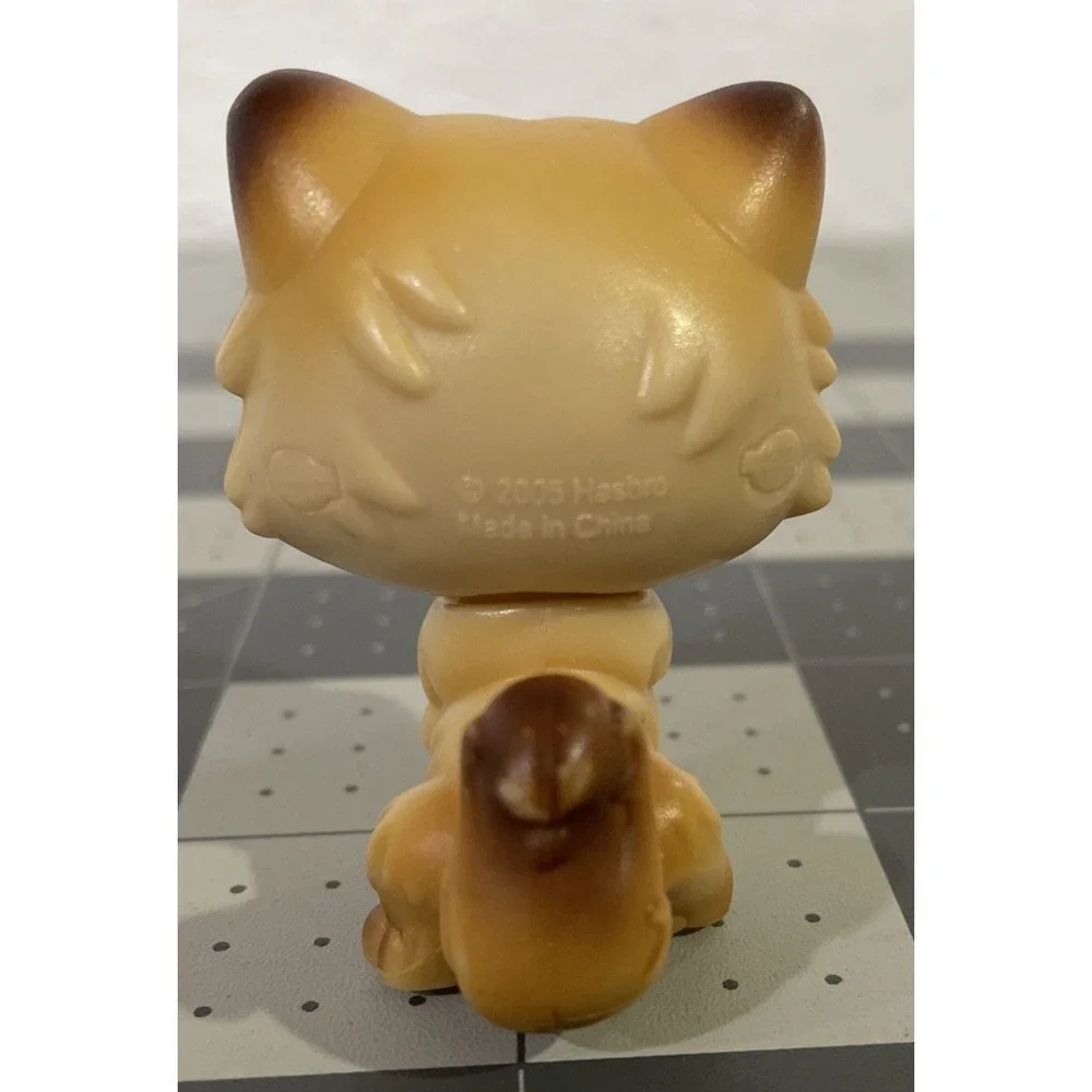 Littlest Pet Shop Cat Magic Motion Brown Persian Teal Eye YUM YUM Kitty LPS 2005
